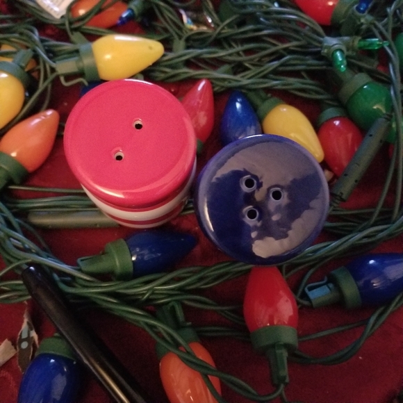 Salt n pepper shakers - Picture 4 of 4